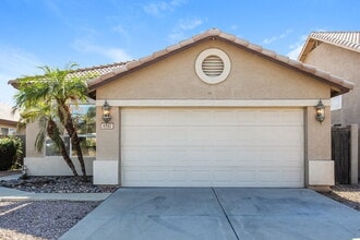 Building Photo - 8547 W Laurel Ln