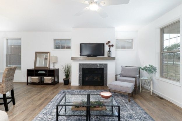 Foto del edificio - 1334 Monterey Pine Dr