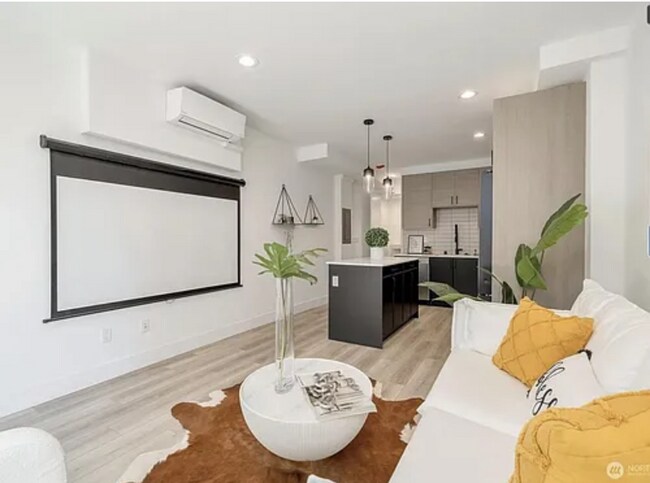 Foto del edificio - 907 Hiawatha Pl S