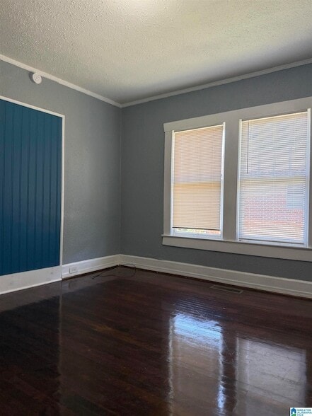 Building Photo - 2335 20th Pl SW