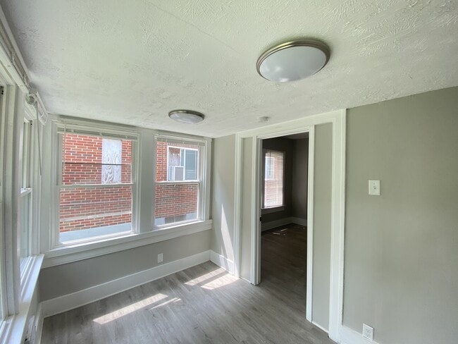 Foto del edificio - 1004 W Fairview Ave