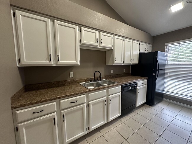 Building Photo - 5123 Ridgecrest Dr