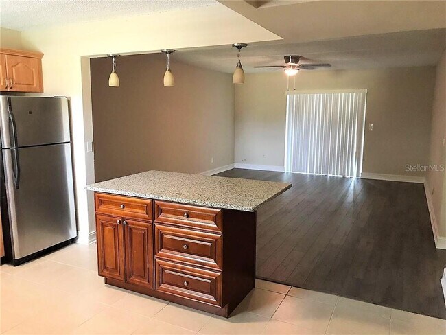Building Photo - 2835 Somerset Park Dr