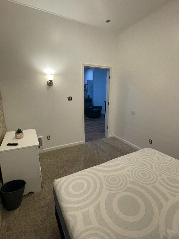 Foto del edificio - 305 S James St