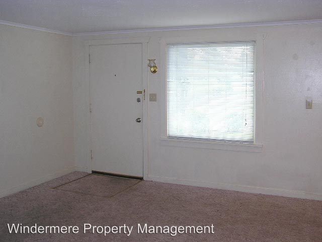 Building Photo - 2924 W Maplewood Ave