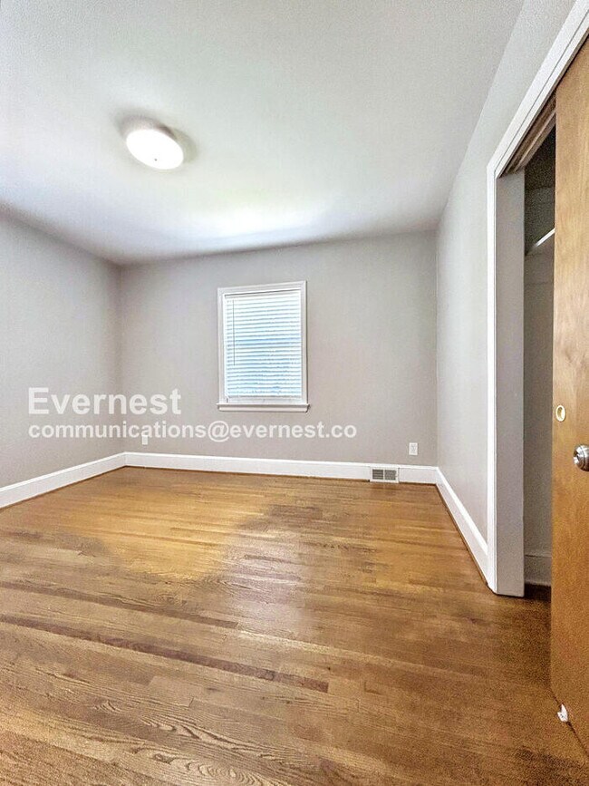 Foto del edificio - 6728 Kemp St