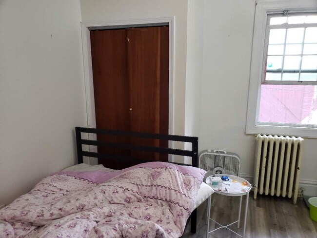 Building Photo - 5801 Douglas St