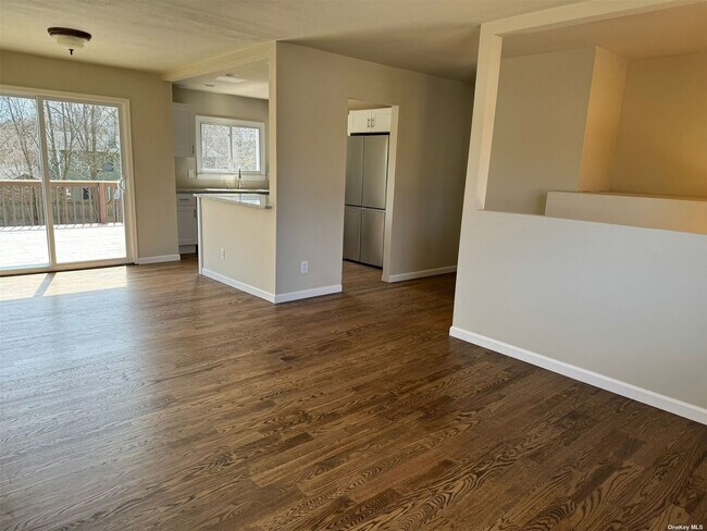 Foto del edificio - 496 Hawkins Rd