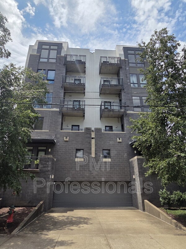 Building Photo - 1101 18th Ave S