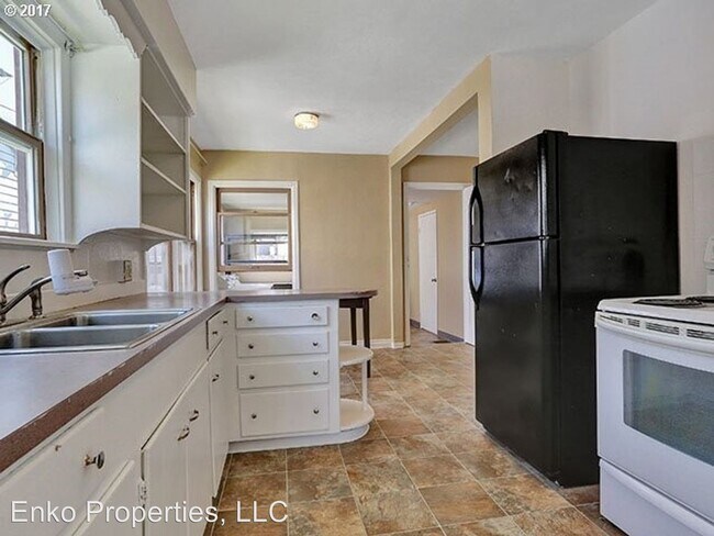 Building Photo - 2 br, 1 bath House - 4708 SE 65th Ave