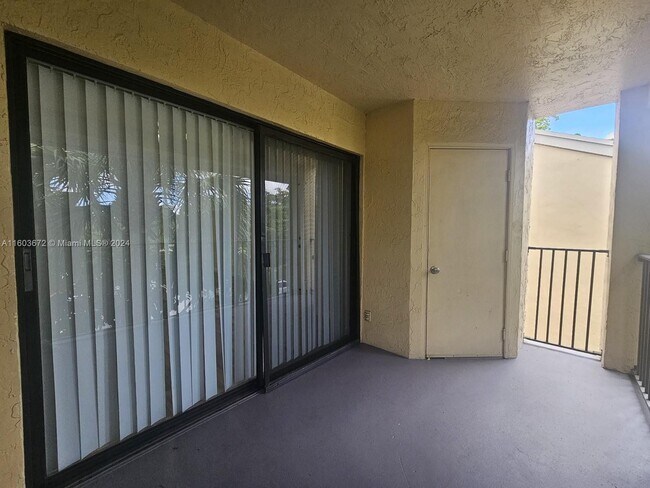 Foto del edificio - 9999 Summerbreeze Dr