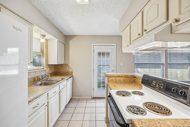 Building Photo - 3806 Candlecrown Ct