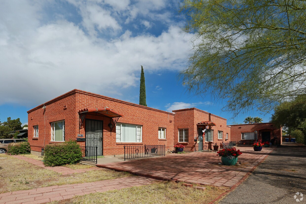 Foto principal - 2915-2921 E 10th St