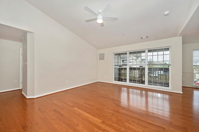 Foto del edificio - Elevator Condo in Frederick Pent House Level