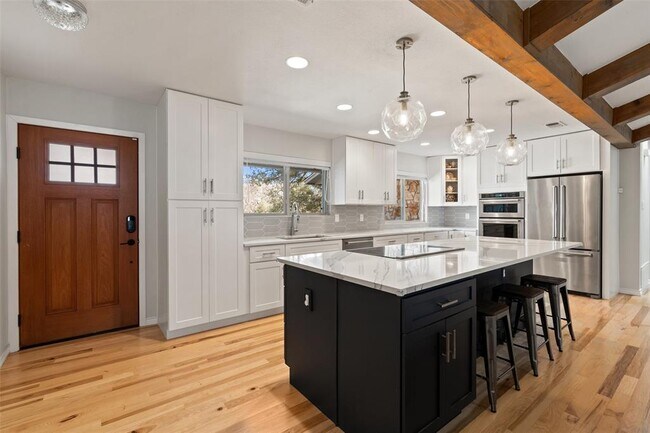 Building Photo - 2301 Barton Hills Dr
