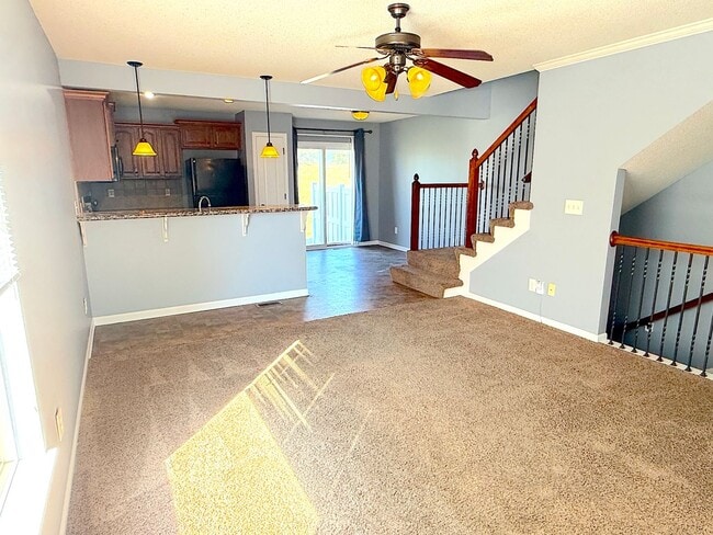 Building Photo - Great 3 Bedroom Townhome For Rent!