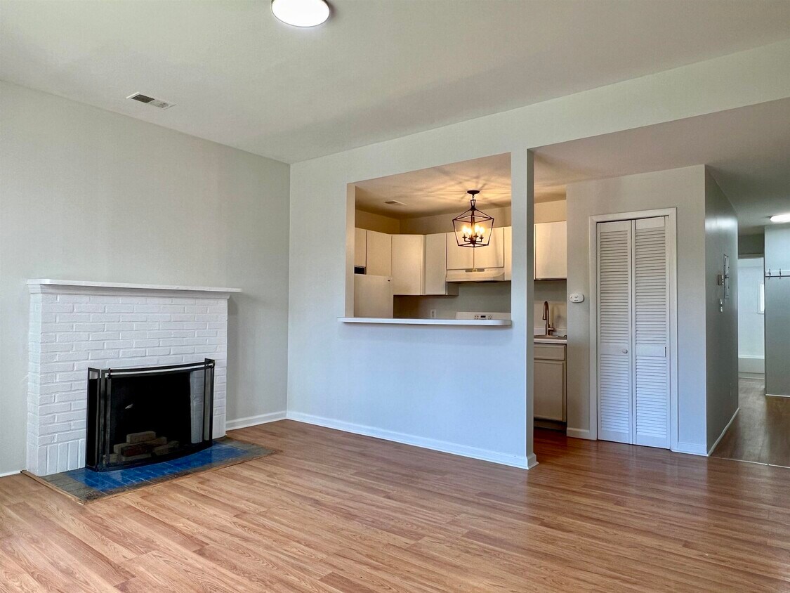 Foto principal - 346-48 Paterson Plank Rd