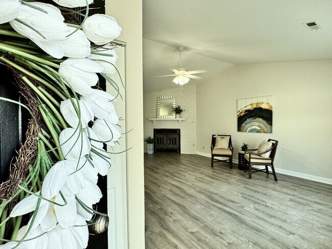 Foto del edificio - Updated & Ready 02-02-26! Adorable 3-Bedroom Ranch 4 Miles to Dam Neck Base & Oceana - HUGE Fence...