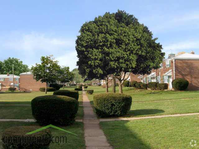 Community - Evergreen Town House Apartments