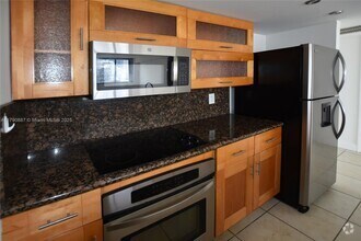 Building Photo - 540 Brickell Key Dr