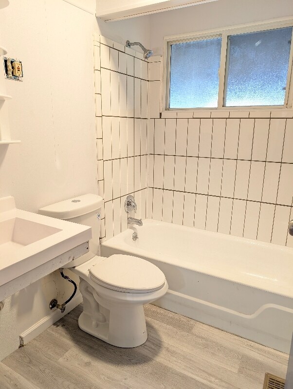 Foto del edificio - 2556 Niagara St