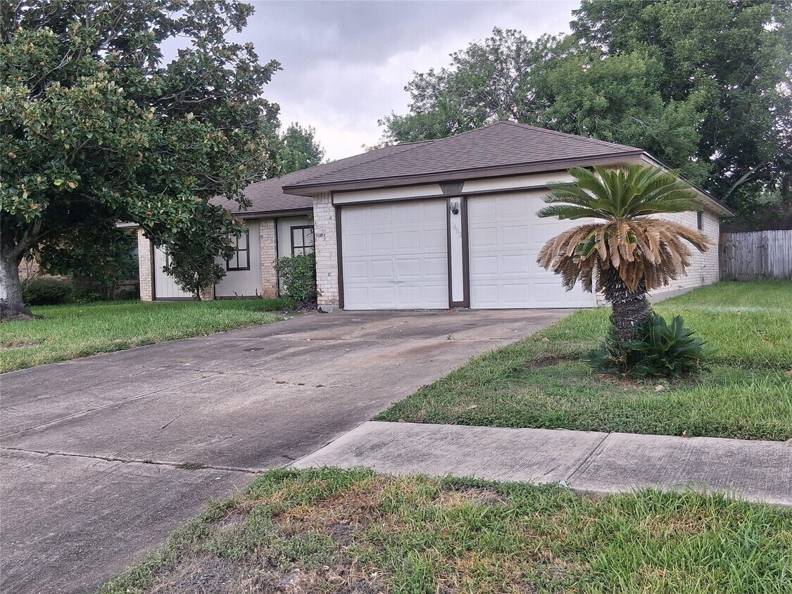 Foto principal - 1402 River Rock Dr