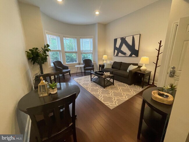 Foto del edificio - 1409 Hopkins St NW