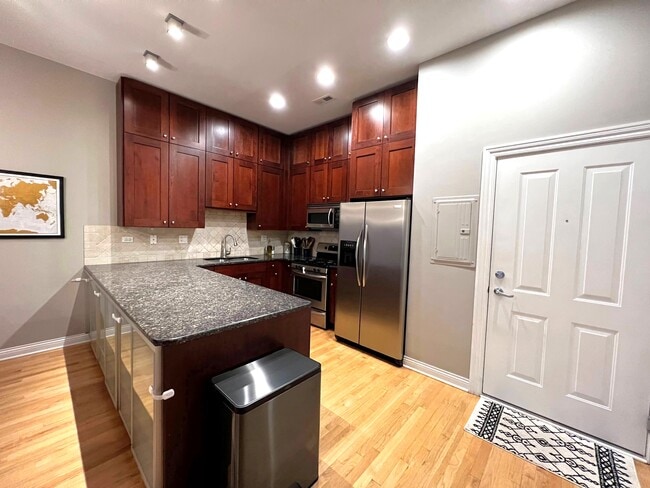 Foto del edificio - 4700 N Western Ave