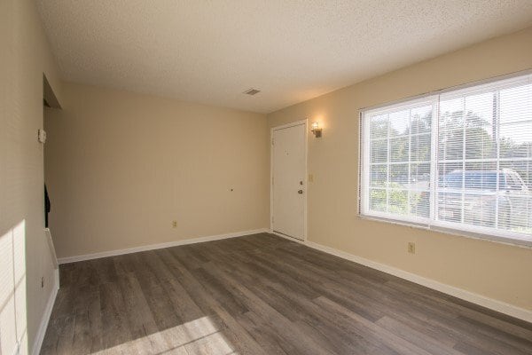 Building Photo - 224 Peppertree Ln