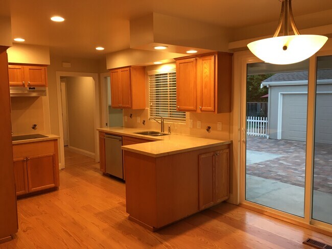 Kitchen - 3679 Mosswood Dr
