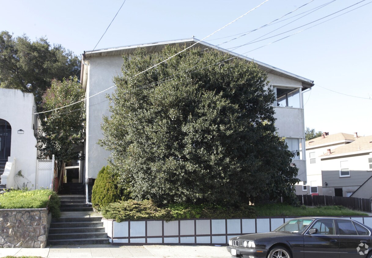 Foto del edificio - 22221 Main St