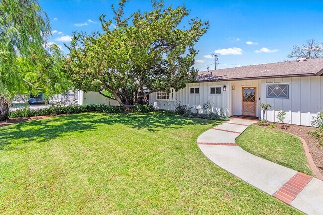 Building Photo - 1281 La Colina Dr