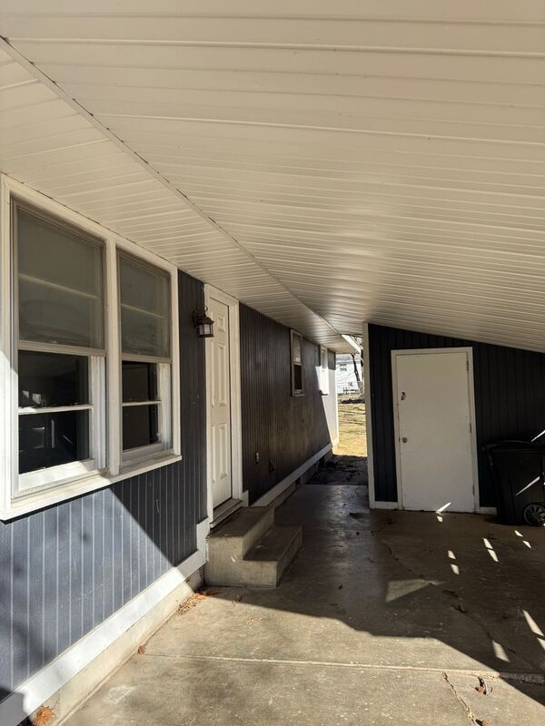 Building Photo - 2112 N Marion Ave