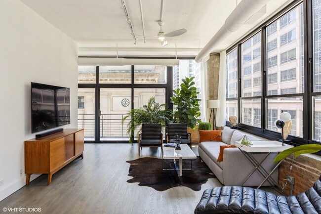 Building Photo - 130 S Canal St