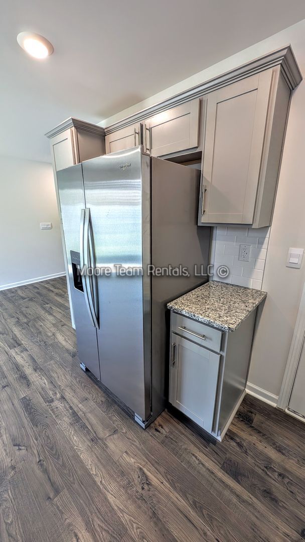 Foto del edificio - *** MOVE IN SPECTIAL *** Elegant New 3BR T...