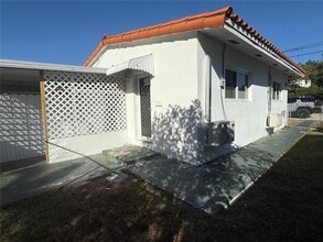 Building Photo - 1120 NW 32nd Ct