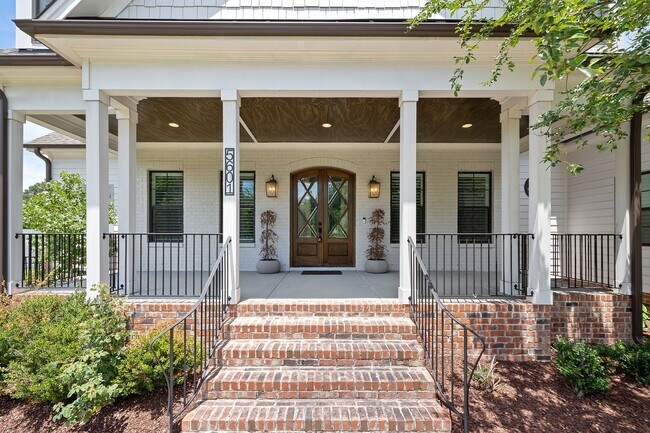 Foto del edificio - **Luxury 4/4 with Fenced in Yard**