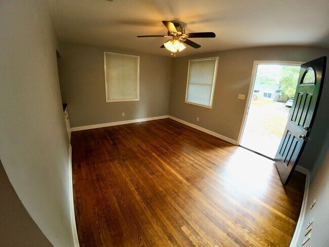 Foto del edificio - 3/1 Brick Home with Carport w/ fenced in yard