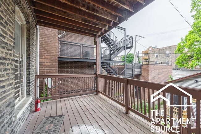Foto del edificio - 1333 W Walton St