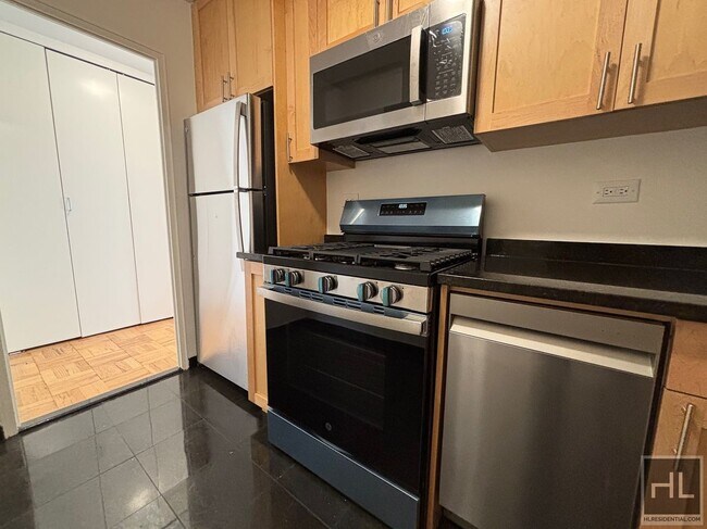 Foto del edificio - EAST 49 STREET