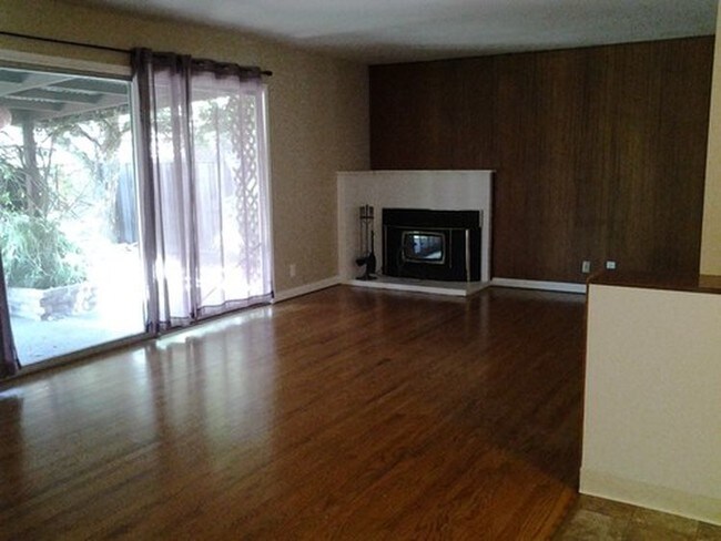 Foto del edificio - 654 Brentwood Dr