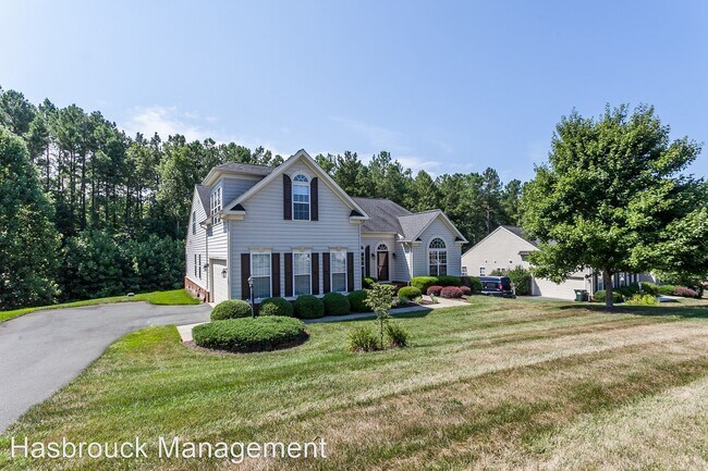 Foto del edificio - 121 Whispering Woods Pl