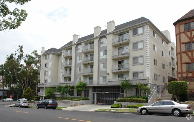 Building Photo - 400