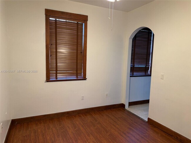 Building Photo - 2115 NE 40th Ave