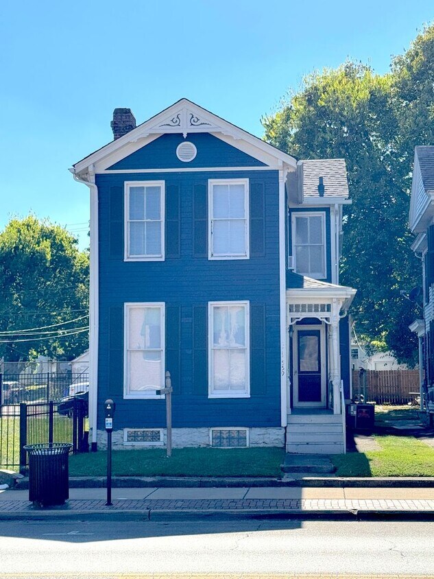 Foto principal - 3 Bedroom Home in Downtown Hamilton