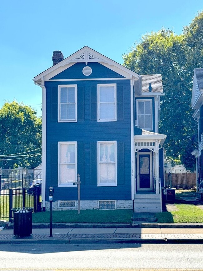 Building Photo - 559 Main St