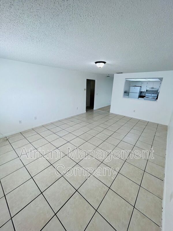Building Photo - 2648 South Dr