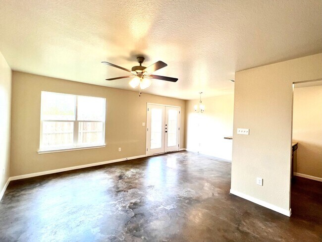 Foto del edificio - ~3 bedroom, 2.5 bath with balcony and priv...