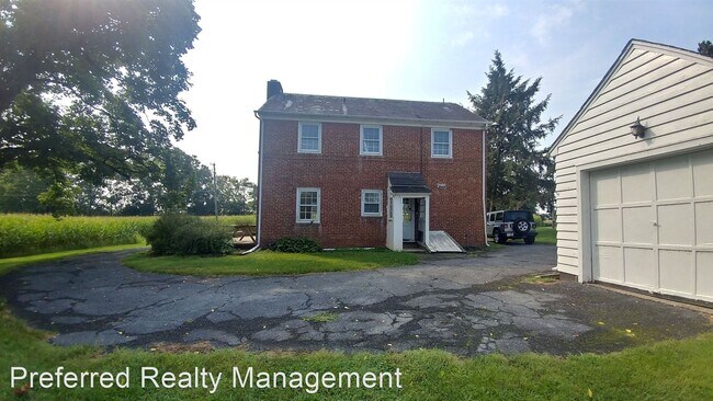 Foto del edificio - 1867 Donegal Springs Rd