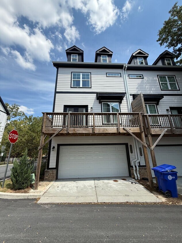 Foto principal - BRAND NEW TOWNHOMES AVALIABLE NOW